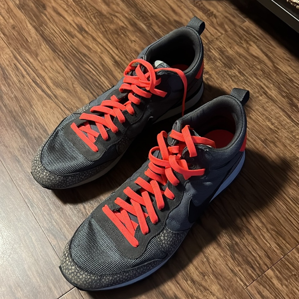 Nike Internationalists QS
